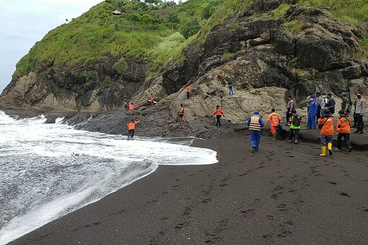 Terdakwa Ritual Maut Pantai Payangan Jember Divonis 3 Tahun 6 Bulan