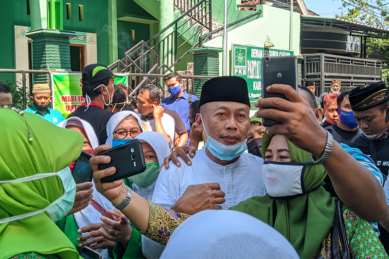 Sugiri Rival Petahana Ipong di Pilkada 2015 Kembali Maju Melamar di PKB