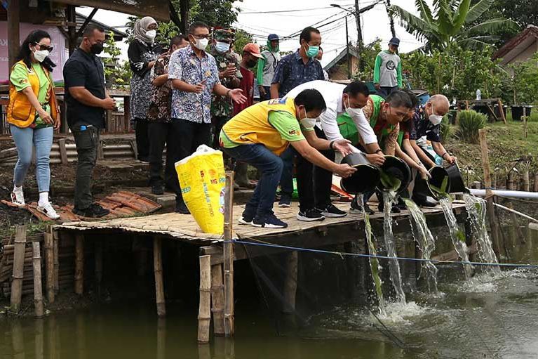Maksimalkan Bozem, 7000 Benih Ikan Nila Ditebar