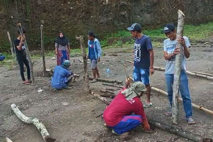Warga Mojokerto Tutup Galian Tambang Galian C