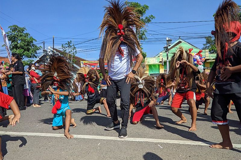 600 Anak-anak Turun ke Jalan Tarikan Tarian Bujang Ganong