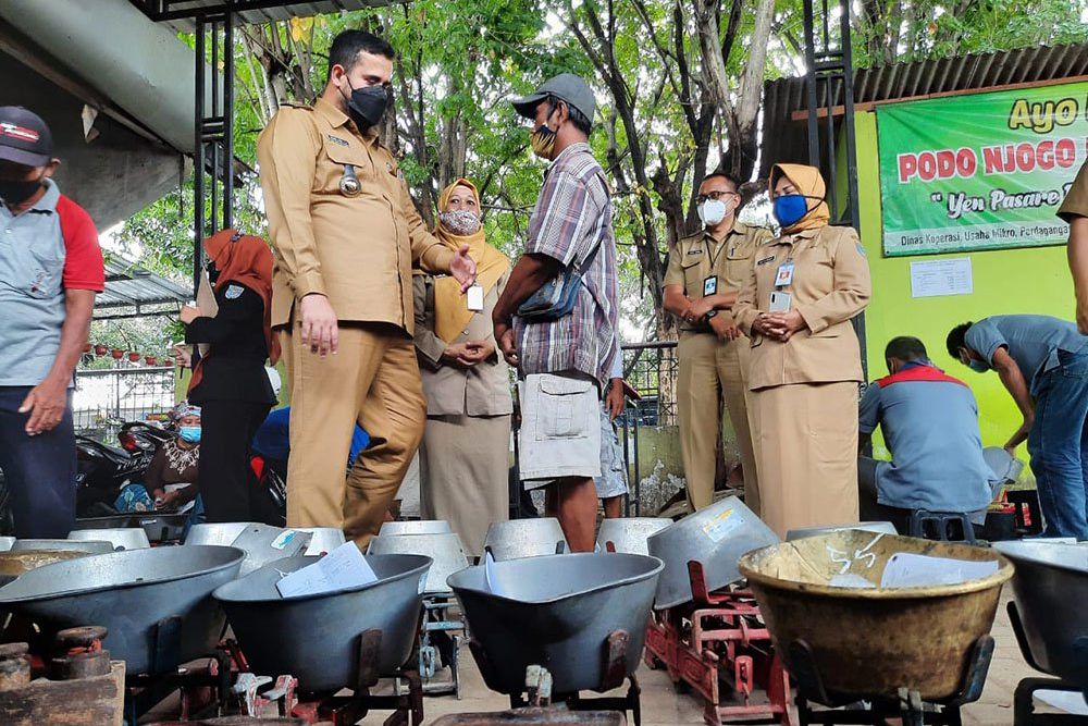 Puluhan Alat Timbangan Pedagang Pasar Tradisional Probolinggo Ditera Ulang