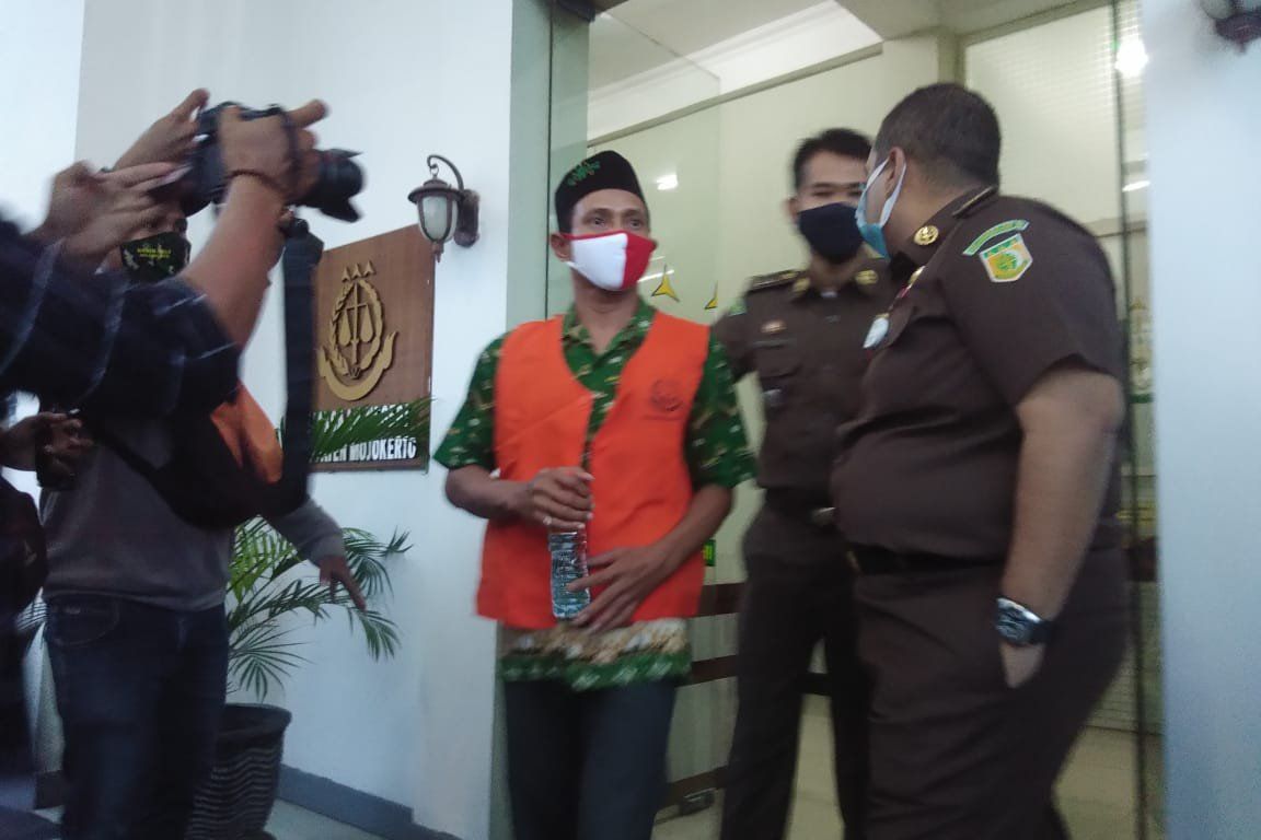 Sempat Tegang, Kepala Desa di Mojokerto Akhirnya Ditahan Jaksa