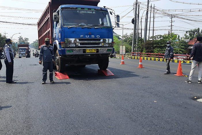 Uji Jembatan Usai Dengan Truk Tronton, Jembatan Ngaglik 1 Lamongan Sudah Laik Dilewati
