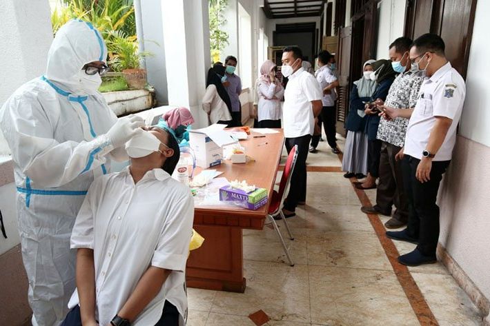 Antisipasi Lonjakan Kasus Covid-19, ASN Pemkot Surabaya Mulai di Tes Swab