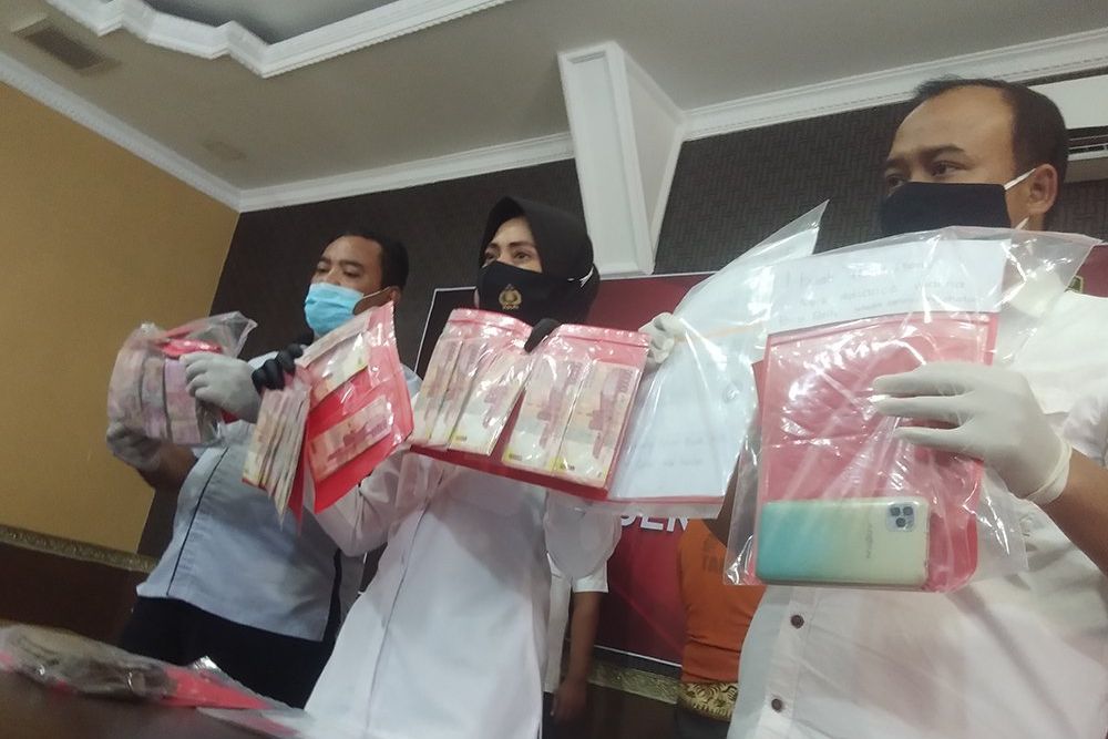 Berdalih Sebagai Supranatural dan Mampu Gandakan Uang, Warga Mojokerto Ditangkap