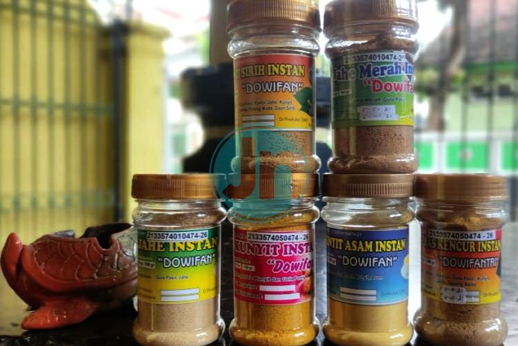 Di Tengah Pandemi Ibu Astuti Ini Mampu Raup Rupiah Lewat Produk Jamunya