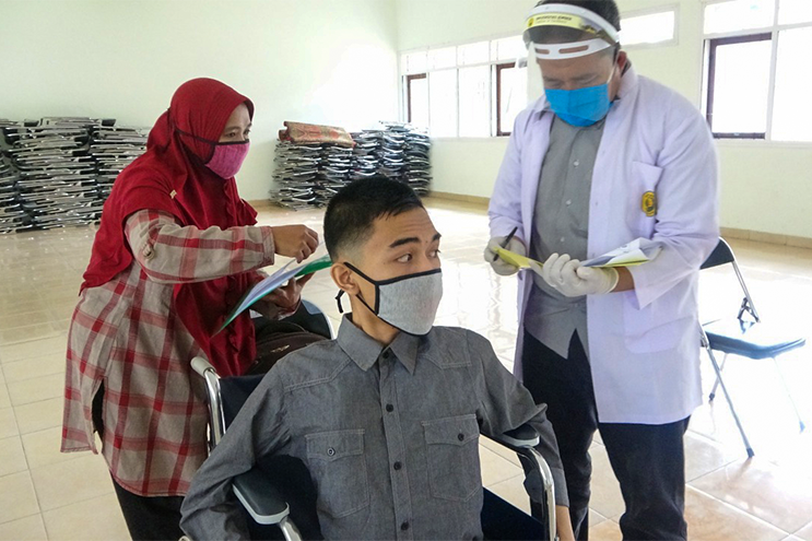 “Stephen Hawking” Jadi Motivasi Pemuda Difabel Ini Untuk Jadi Ilmuwan di Unej