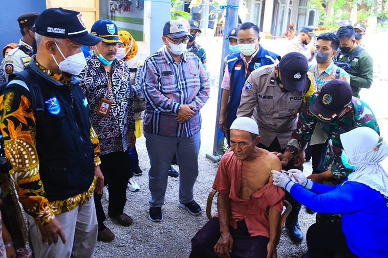 Pasca Tiga Orang Meninggal, Warga Desa Gili Ketapang Probolinggo Jalani Vaksinasi Difteri
