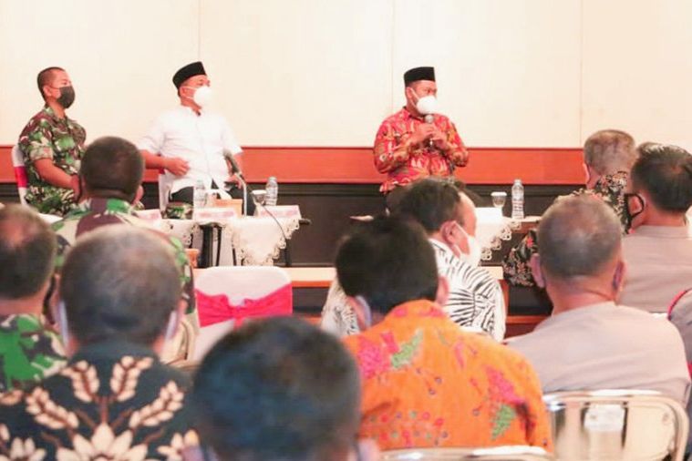 Jelang Nataru, Bupati Gresik Tekankan Perketatan Pengawasan dan Penegakan Prokes