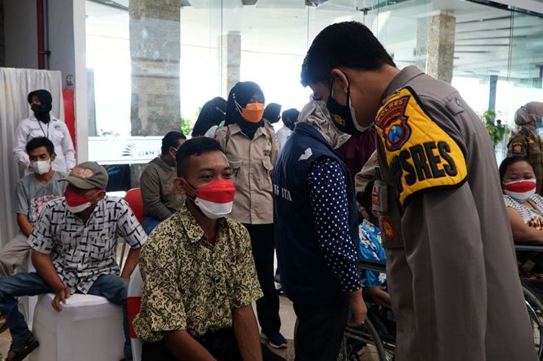 Vaksinasi Massal Polri Mulai Sasar ODGJ, Difabel dan SLB