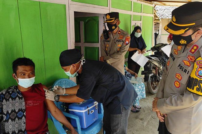 Vaksinasi di Mojokerto Masih Rendah, Kapolresta Mojokerto Blusukan Ke Pelosok Pegunungan