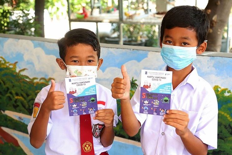 Antusias Para Orang Tua Antarkan Anaknya Vaksin