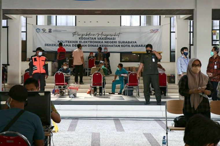 Gandeng Dinkes Surabaya, PENS Gelar Kegiatan Vaksinasi 2000 Dosis AstraZeneca