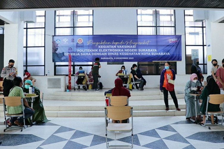 Persiapkan PTM, PENS Gandeng Dinkes dan BIN Gelar Vaksinasi 1000 Dosis AstraZeneca