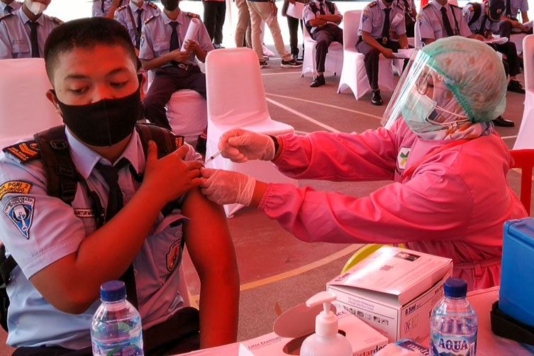 Ke Ponorogo, Jokowi Tinjau Vaksinasi Pelajar dan Resmikan Bendungan Bendo 