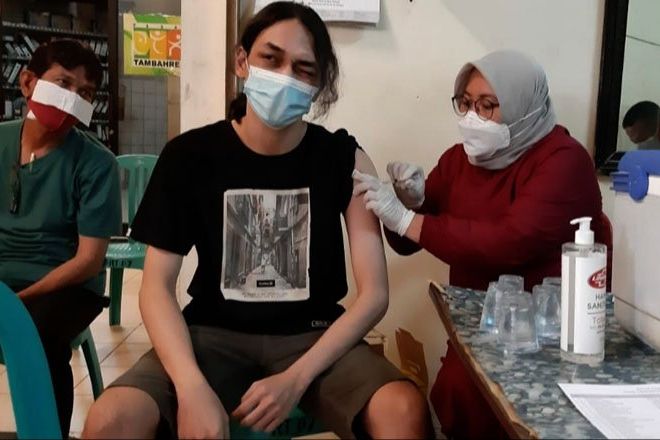 Vaksinasi Dosis Pertama di Surabaya Capai 77 Persen