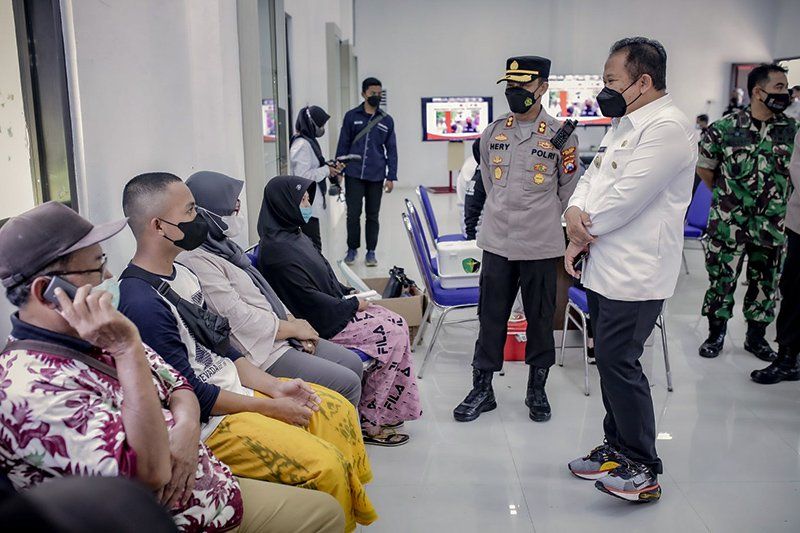 Kapolri Tinjau Pelaksanaan Vaksin di Jember