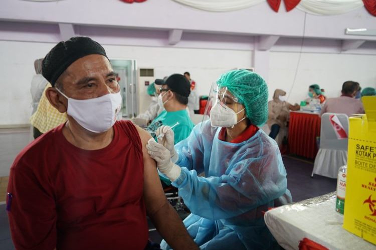 Selama Ramadan, Warga Surabaya bisa Vaksin Booster di Puskesmas hingga Vaksin Corner Masjid