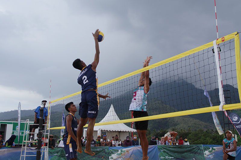 Bola Voli Pantai di Pasir Putih Water Sport Dipadati Penonton