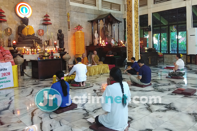 Waisak Maha Vihara Mojopahit di Tengah Pandemi Covid-19