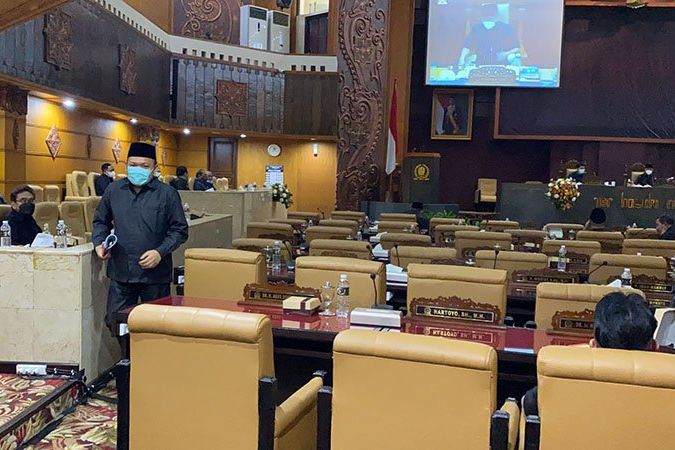 Anggota DPRD Jatim Ramai-ramai Walk Out