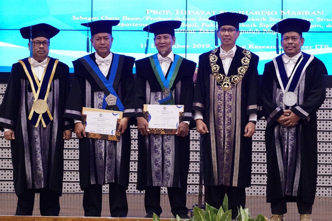 ITS Surabaya Kukuhkan Guru Besar Ilmu Aljabar dan Ilmu Teknik Struktur