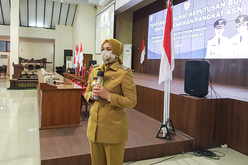 Di Tengah Proses Pemakzulan, Bupati Jember Beri Kenaikan Pangkat 1.624 Pegawai