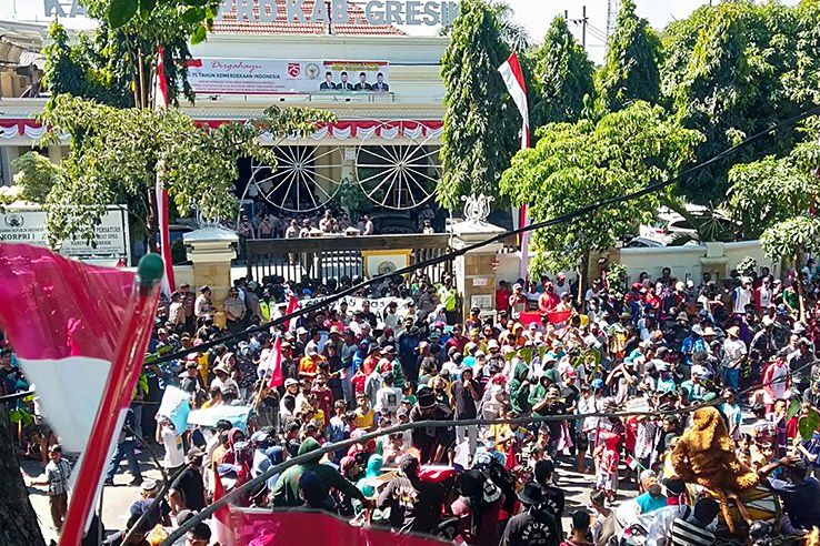 PT Gresik Jasatama Lakukan Bongkar Muat, Warga Gresik Demo di DPRD