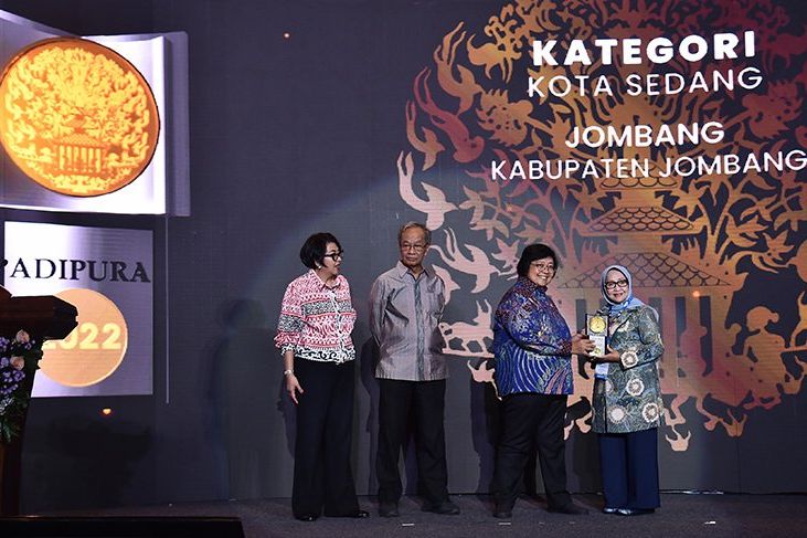 Kabupaten Jombang Kembali Pertahankan Piala Adipura