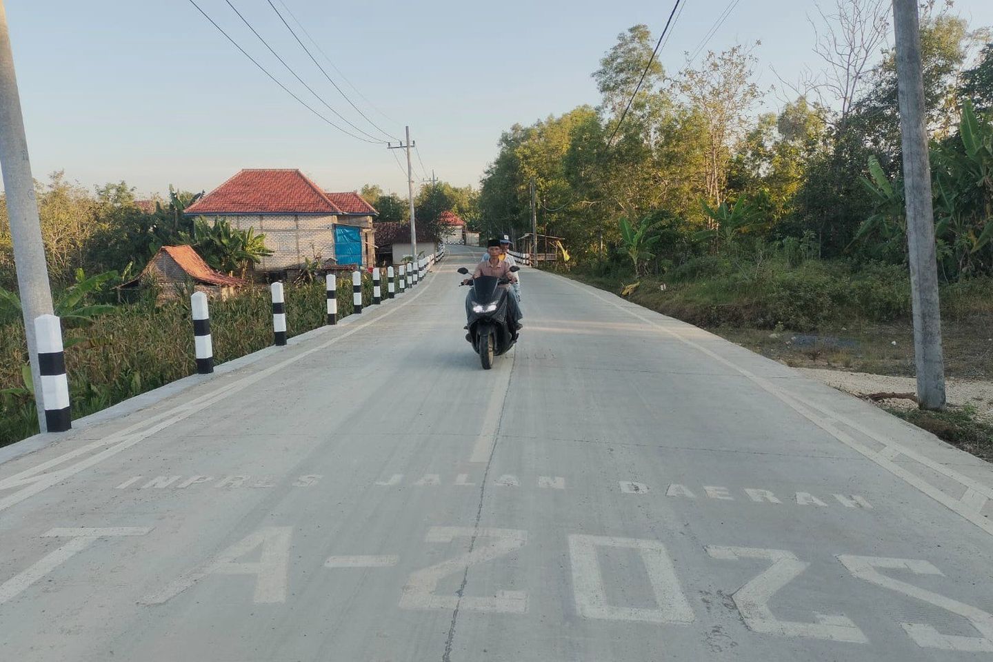 Inpres Jalan Daerah Percepat Konektivitas di Sampang, Proyek Diharapkan Berlajut