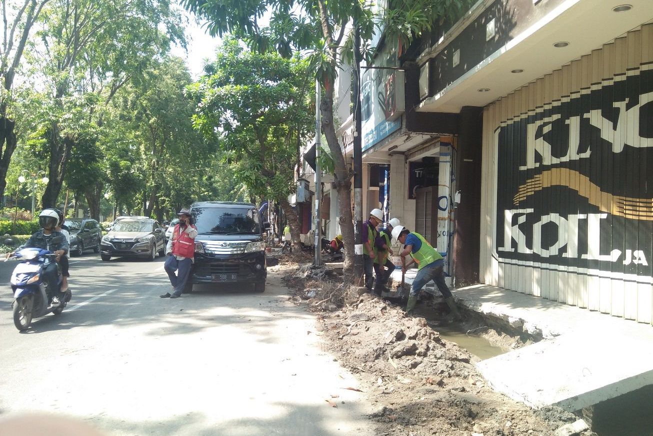 Pemkot Normalisasi Saluran Jalan Kertajaya Menuju Jalan Raya Gubeng