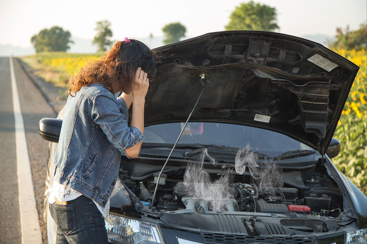 Jangan Panik, Begini Cara Mengatasi Mobil Overheat di Jalan
