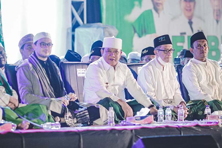 Rangkaian Kick Off 1 Abad NU, Syech Atef Ajak Sholawat Bersama Warga Jember