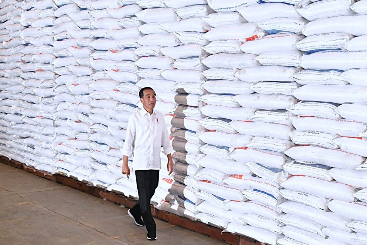 Jokowi Pastikan Stok Beras Terjaga