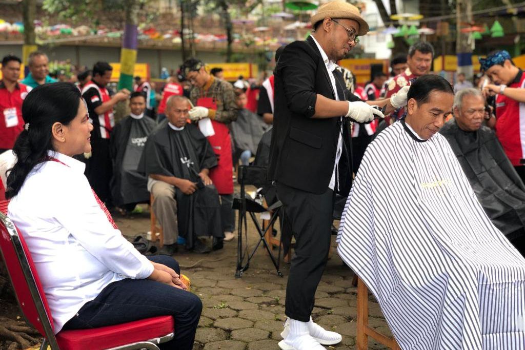 Ini Pengarah Gaya Jokowi saat Cukur Rambut
