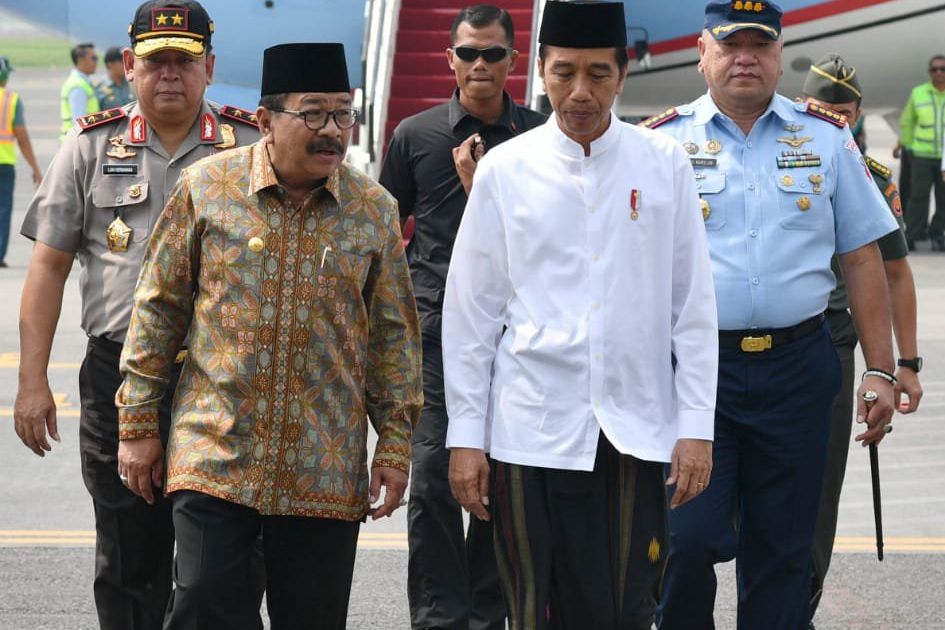 Jokowi Sarungan Kunjungi 4 Pesantren Tua di Jombang