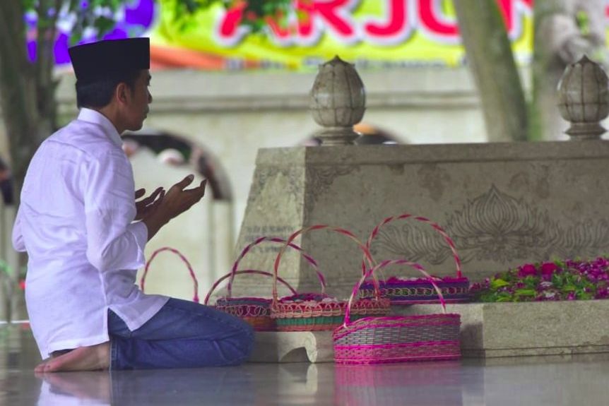 Ziarahi Makam Bung Karno, Jokowi dan Pakde <em>Ngleset</em> di Teras