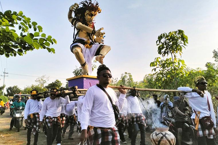 Ribuan Warga Saksikan Karnaval Akbar Desa Sekapuk Gresik, Guyub Rukun dan Inovatif