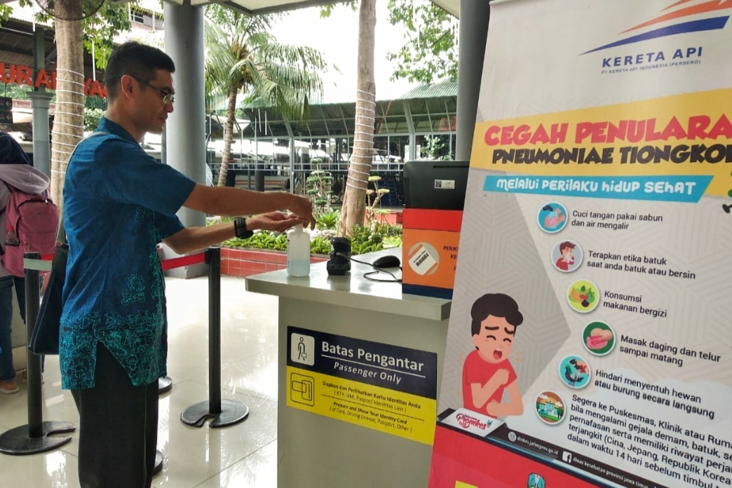 Lawan Corona, KAI Daop 8 Gencar Lakukan Edukasi Dan Preventif Ke Penumpang