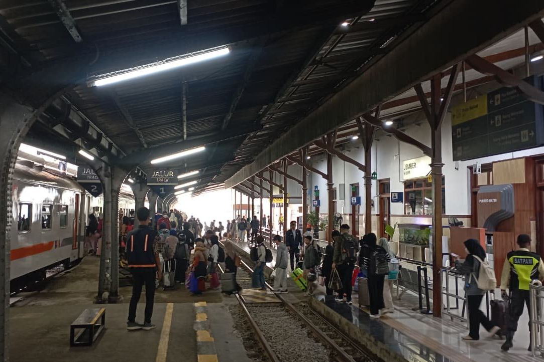 Layanan Tukar Uang Baru Gratis bagi Pemudik: Kolaborasi KAI dan Bank Indonesia di Stasiun Jember