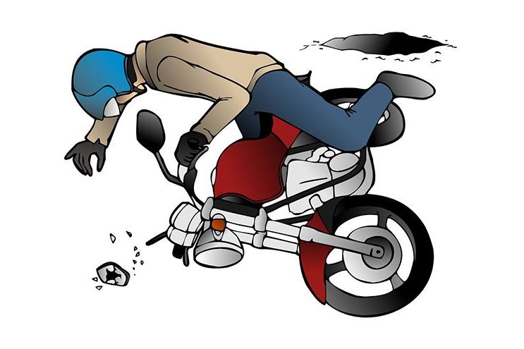 Diduga Mabuk, Dua Pemuda Kendarai Motor Tabrak Pintu Gor di Mojokerto, 1 Orang Meninggal