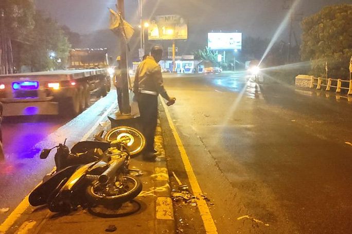 Melntas di Jalan By Pass Mojokerto, Pengedara Meninggal Terlindas Truk Gandeng