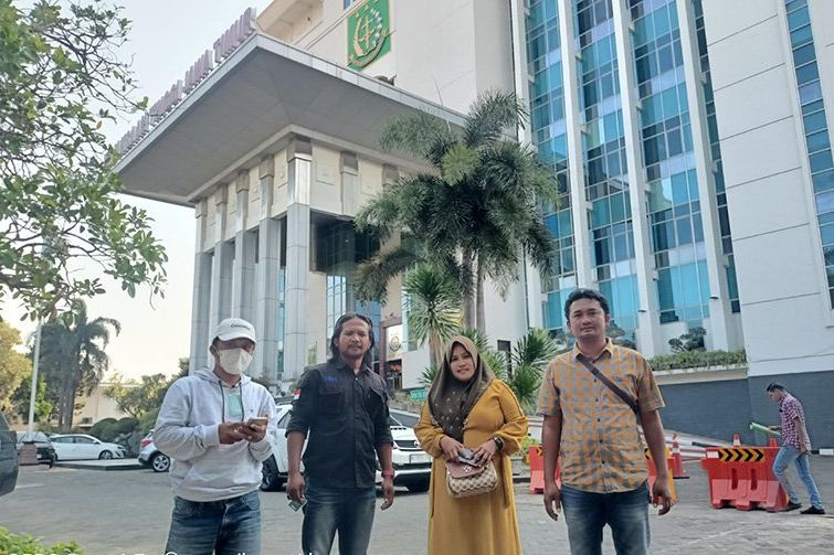 Kawal Kasus Dana BOS, Wartawan Sampang Datangi Kantor Kejati Jatim 
