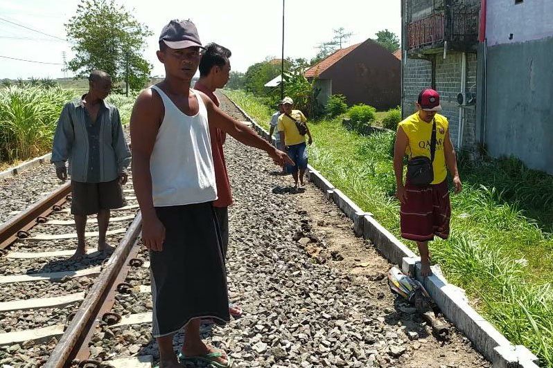 Petani di Probolinggo Tewas Disambar Kereta Api di Perlintasan Tanpa Palang Pintu
