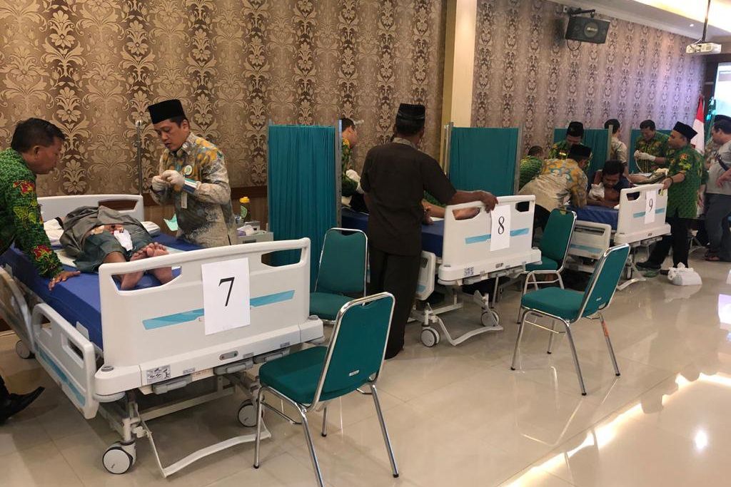 Balita 1,5 Bulan dan Mualaf 30 Tahun Ikut Khitan Massal di RSI Siti Hajar