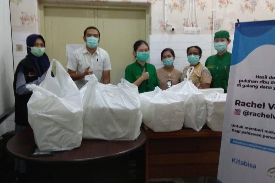 Kitabisa.com bersama ACT Jatim Distribusikan Bantuan Pangan untuk Tenaga Medis