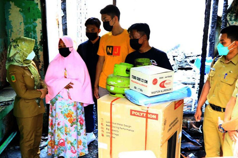 Ning Ita Beri Bantuan Terhadap Korban Kebakaran