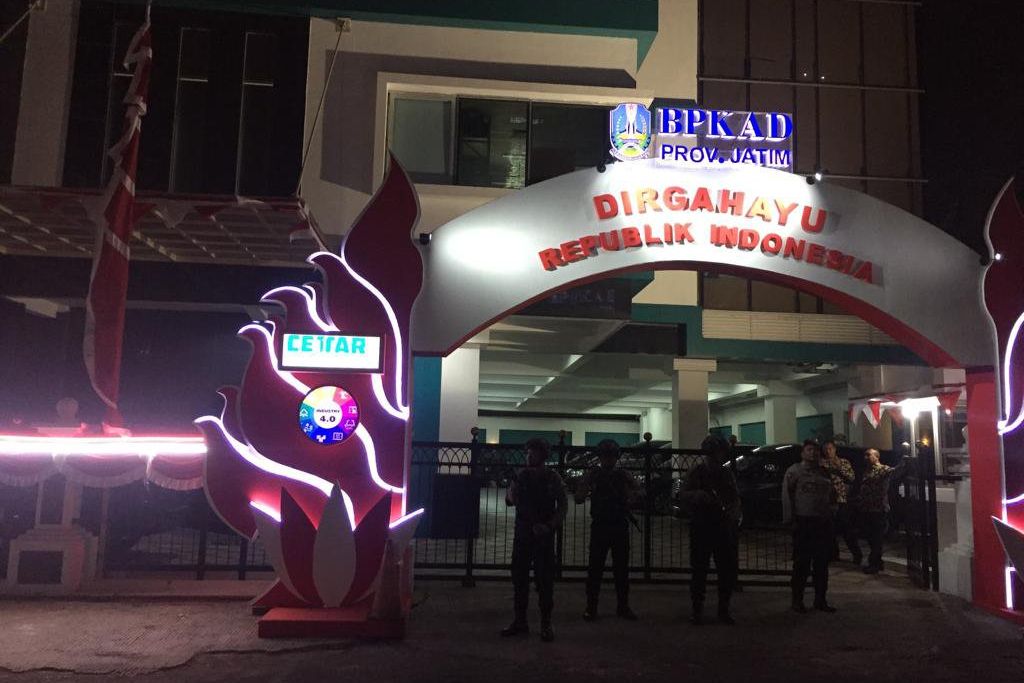 KPK Geledah Kantor BPKAD Jawa Timur