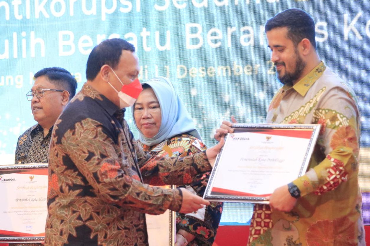 Sertifikasi Aset Daerah 100 Persen, Pemkot Probolinggo Terima Penghargaan dari KPK